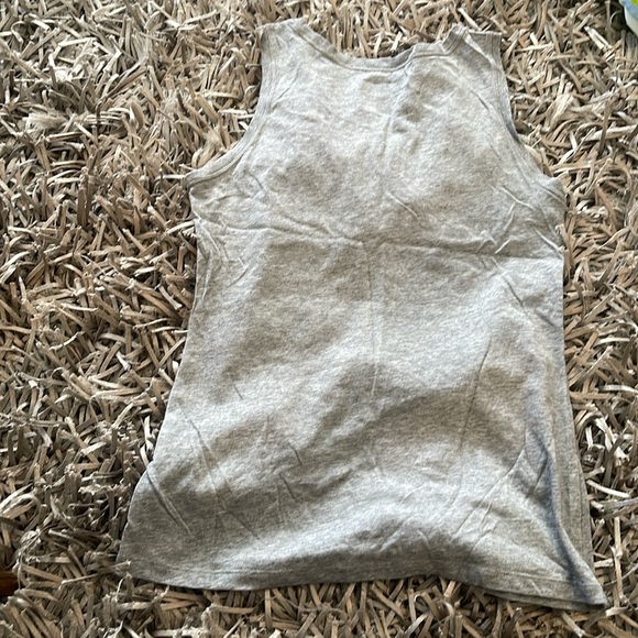 Nike workout short sleeve shirt new never worn - Picture 3 of 3